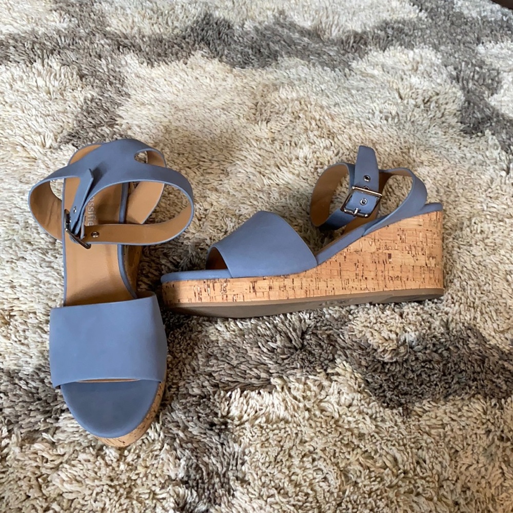 ☀️Cityclassified blue wedge sandles like new!